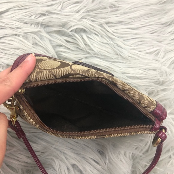 COACH BROWN AND BURGUNDY WRISTLET - Picture 5 of 8